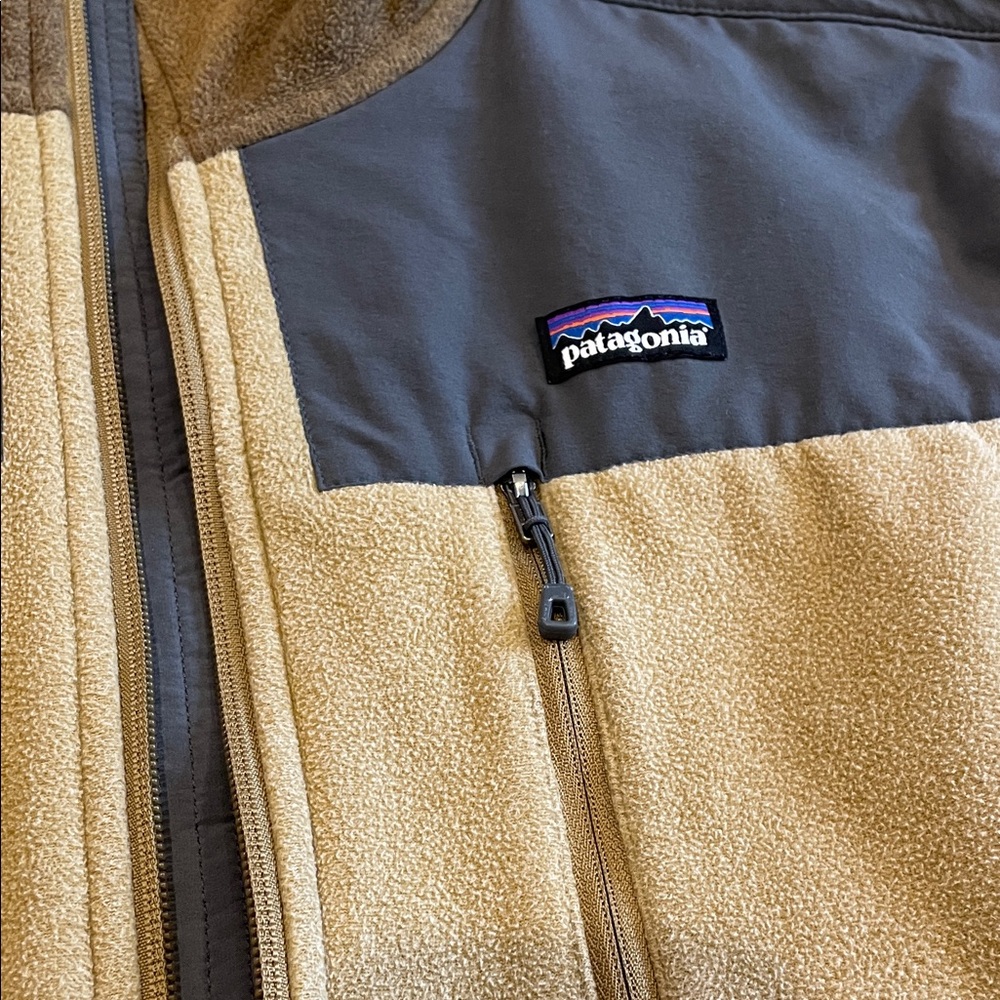 Patagonia Men's Tan and Black Jacket - Picture 6 of 14